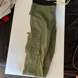 Mens army green cargo pants